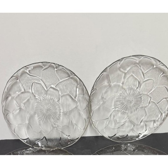 Other - Lot 2 Clear‎ Pressed Glass Floral 7" Salad Dessert Plates Vintage Flower Pattern